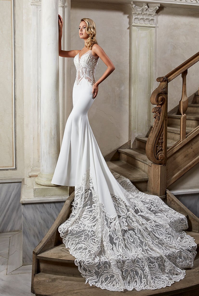 BIANCA - Modelo de vestido de novia contemporáneo con colas con encaje  bordado de piedras preciosas 