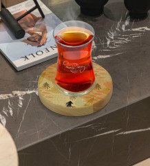Kişiye Özel Modern Art Tasarımlı Doğal Ahşap Tabaklı Heybeli Çay Bardağı Model 5