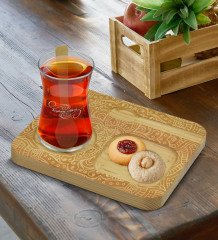 Kişiye Özel Doğal Ahşap Kaşıklı Sunum Tabağı ve Heybeli Çay Bardağı Hediye Seti - Model 12