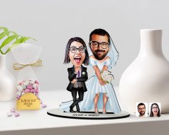 Kişiye Özel Sevgililer Karikatürlü 3D Ahşap Biblo ve Çikolatalı Kalp Bonbon Draje Hediye Seti-16